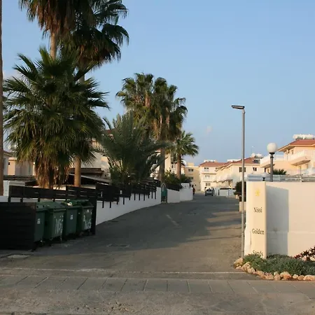 Villa Nissi *