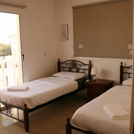 Nissi Villa