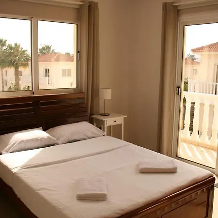 Nissi Villa